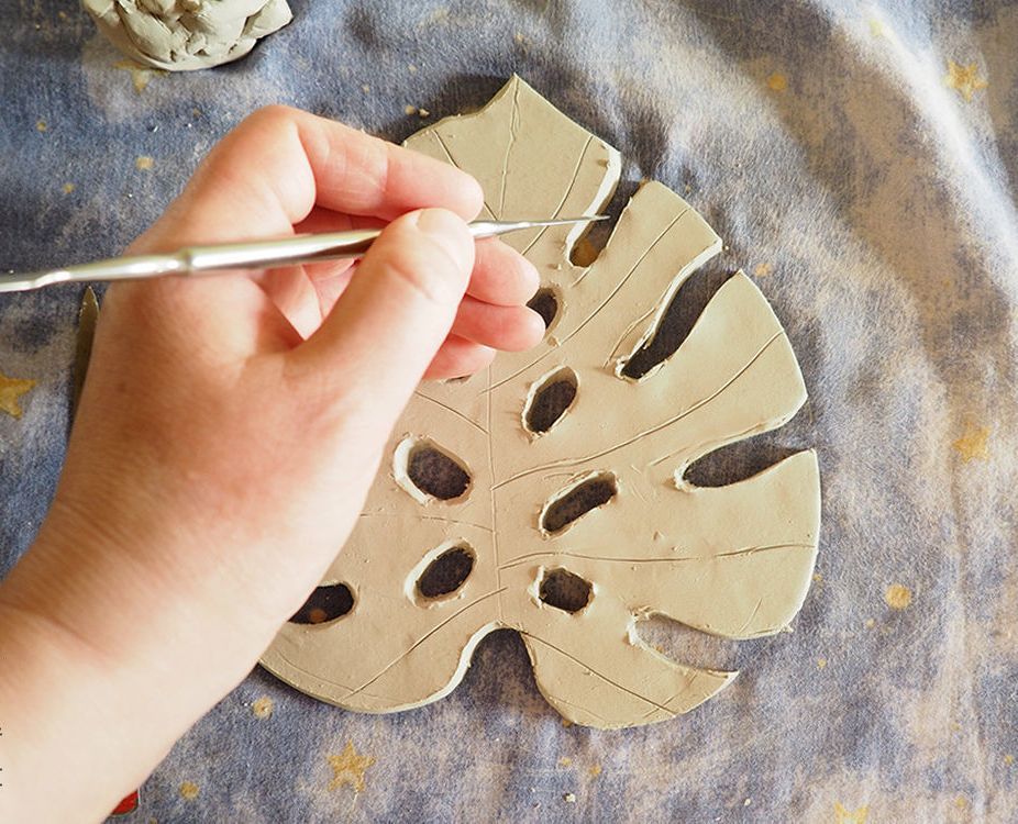 Edges of the clay monstera leaf smoothed with a thin modeling tool