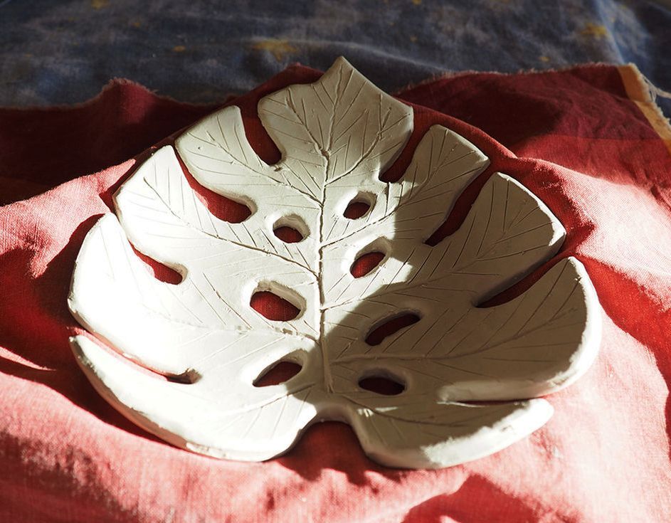 Veins drawn on the clay monstera leaf before drying