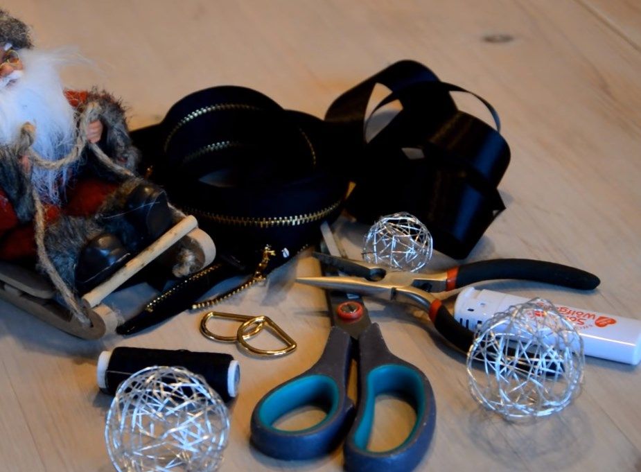 Metal zippers and hardware for the necklace