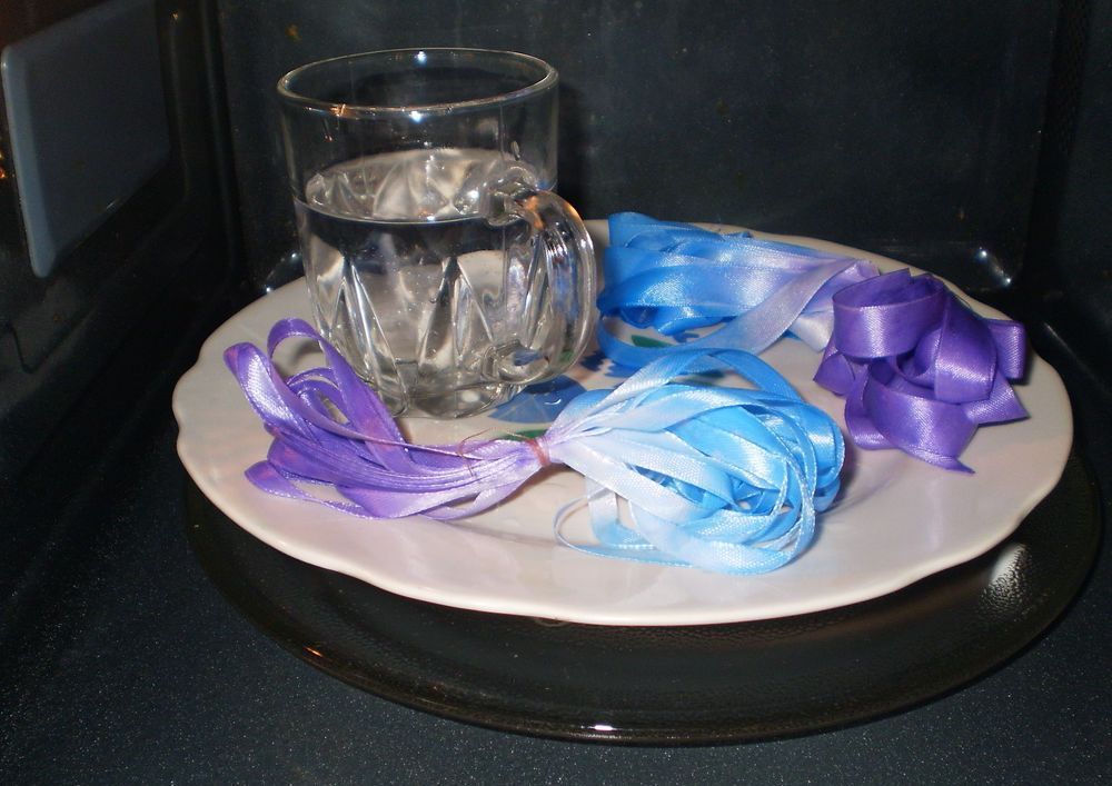 Ribbons on a plate in the microwave