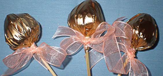 Candies on skewers with pink bows