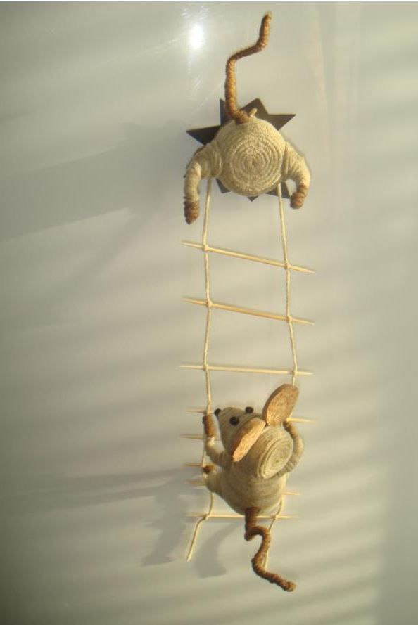 Finished thief mice magnet on the refrigerator door