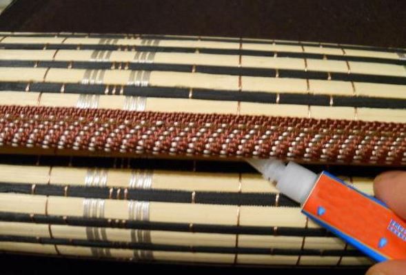 Applying glue along the placemat edge to form a glued tube