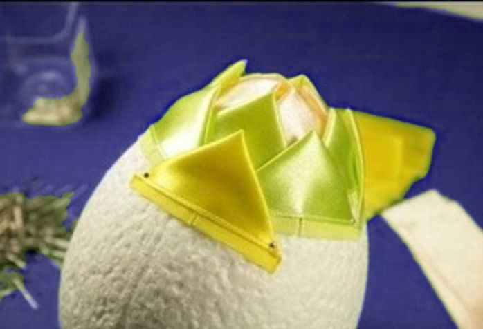 Attaching the next tier of ribbon scales to the side of the base