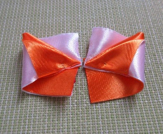 Two symmetrical upper bow pieces