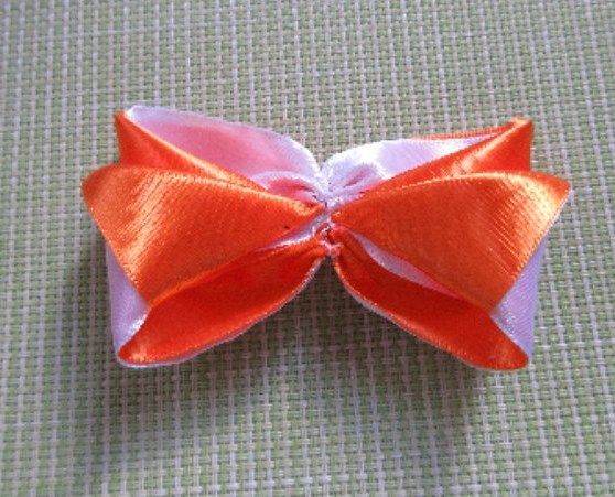 Finished two-tone bow made of satin ribbons
