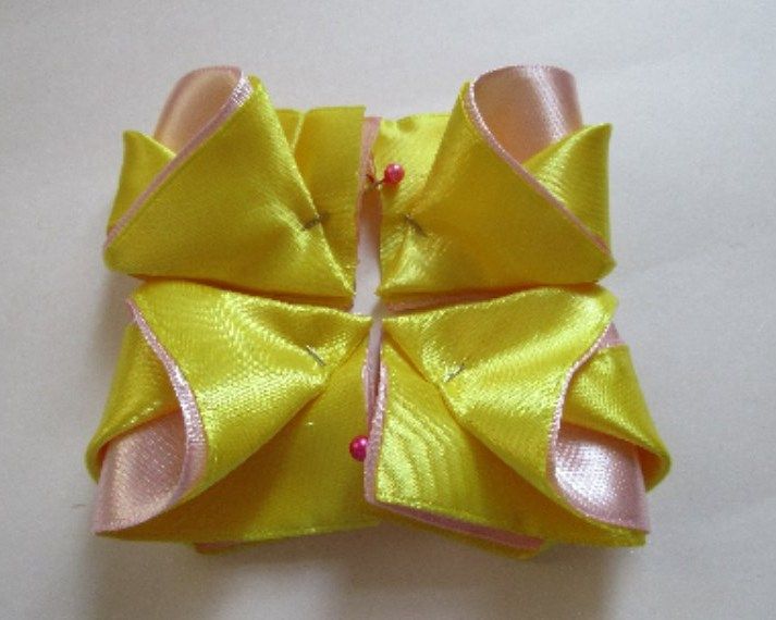 Fluffing out the full bow after assembling the petals
