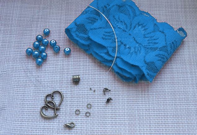 Removable lace collar, step 2