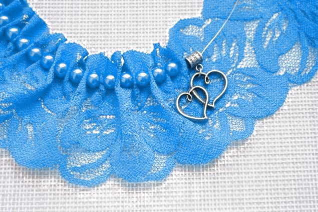 Removable lace collar, step 8