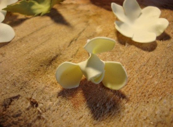Small petals for the center of a foamiran rose