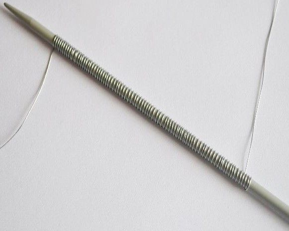 Winding wire around a knitting needle for the base of a ganutell petal