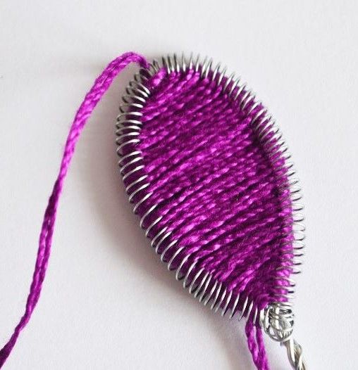 Ganutell flower petal woven with pink thread