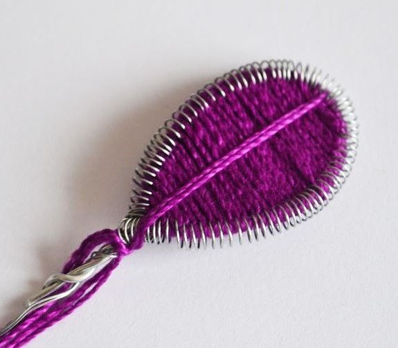 Finished ganutell petal with a central thread vein