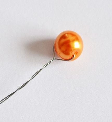 Pearlescent bead on wire for the flower center