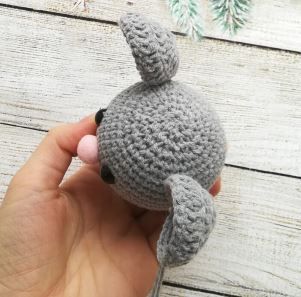 Как связать елочную игрушку «Мышкошарик»