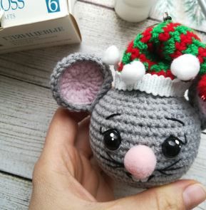 Как связать елочную игрушку «Мышкошарик»