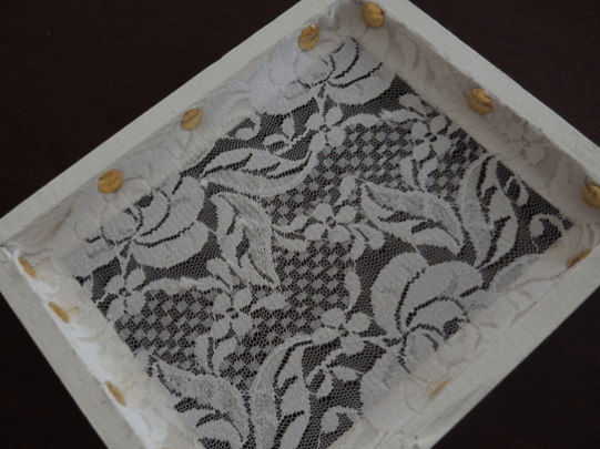 Securing lace with thumbtacks